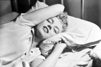 Стычка в ночи / Clash By Night (Мэрилин Монро, 1952) BlWbL41d