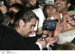 Колин Фаррелл, Оливер Стоун, Анджелина Джоли (Colin Farrell, Oliver Stone, Angelina Jolie) premiere of Alexander at the Odeon Leicester Square, London, 05.02.2004 (112xHQ) HzfUItti